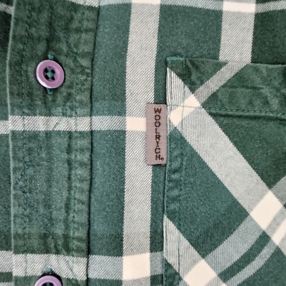 Woolrich Green Plaid Button Down Double Pocket Mid-Weight Flannel Shirt. - Picture 3 of 8